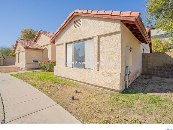 3rd image of 1002 E Woodland Ave