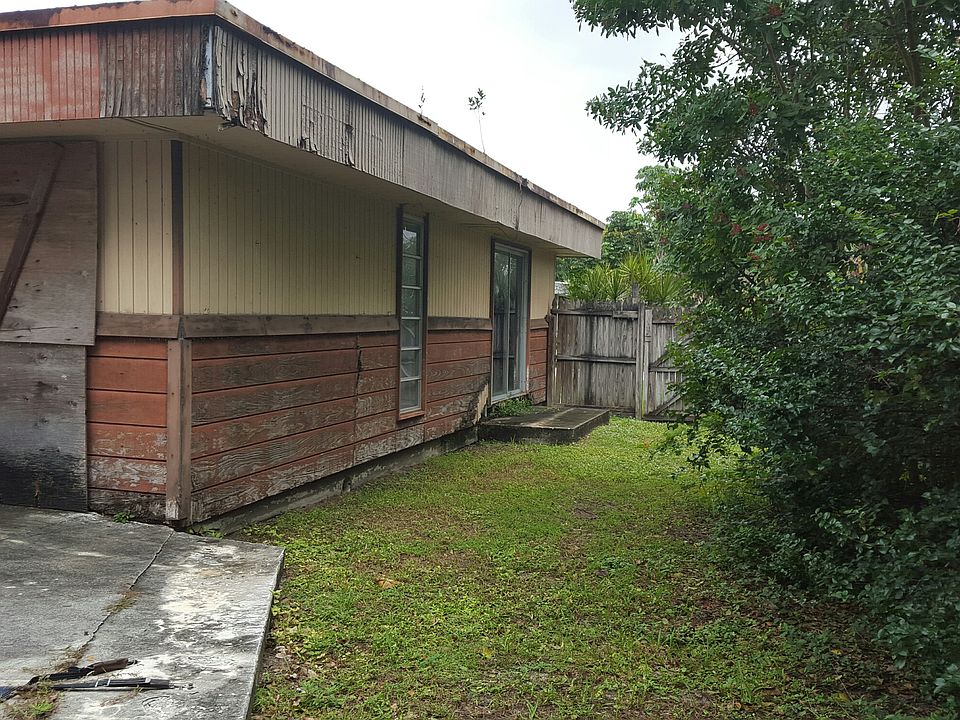 2nd image of 7805 NW 74th Ter