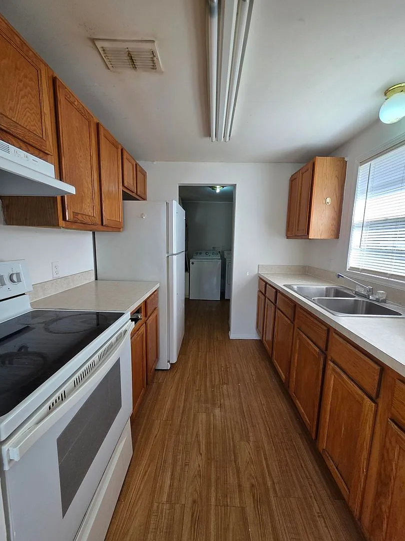 3-Bedroom, 2-Bathroom Home in Eagle Lake — Photo 4