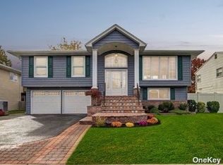 2944 Beach Dr, Merrick, NY 11566