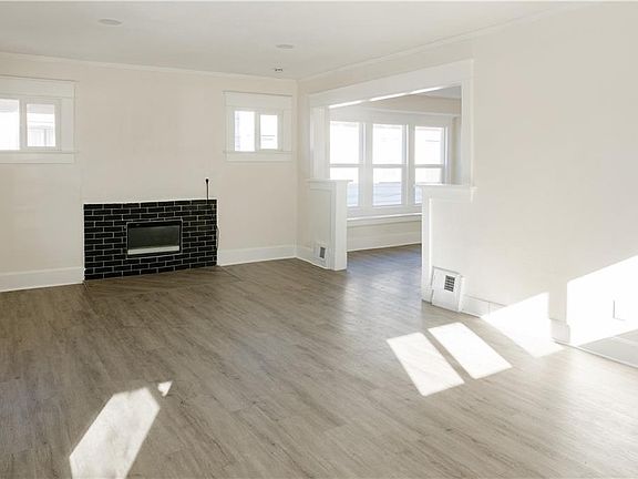 3rd image of 119 S 15th St