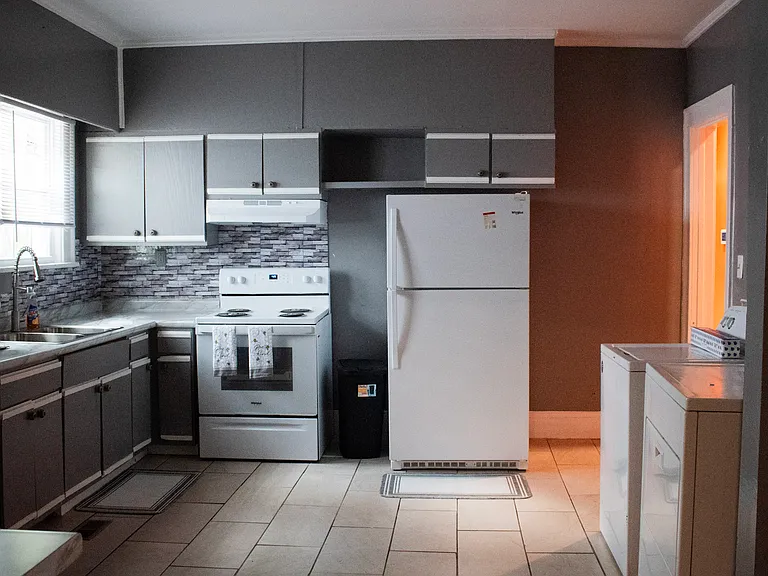 1501 Rogers Ave SW — Photo 2