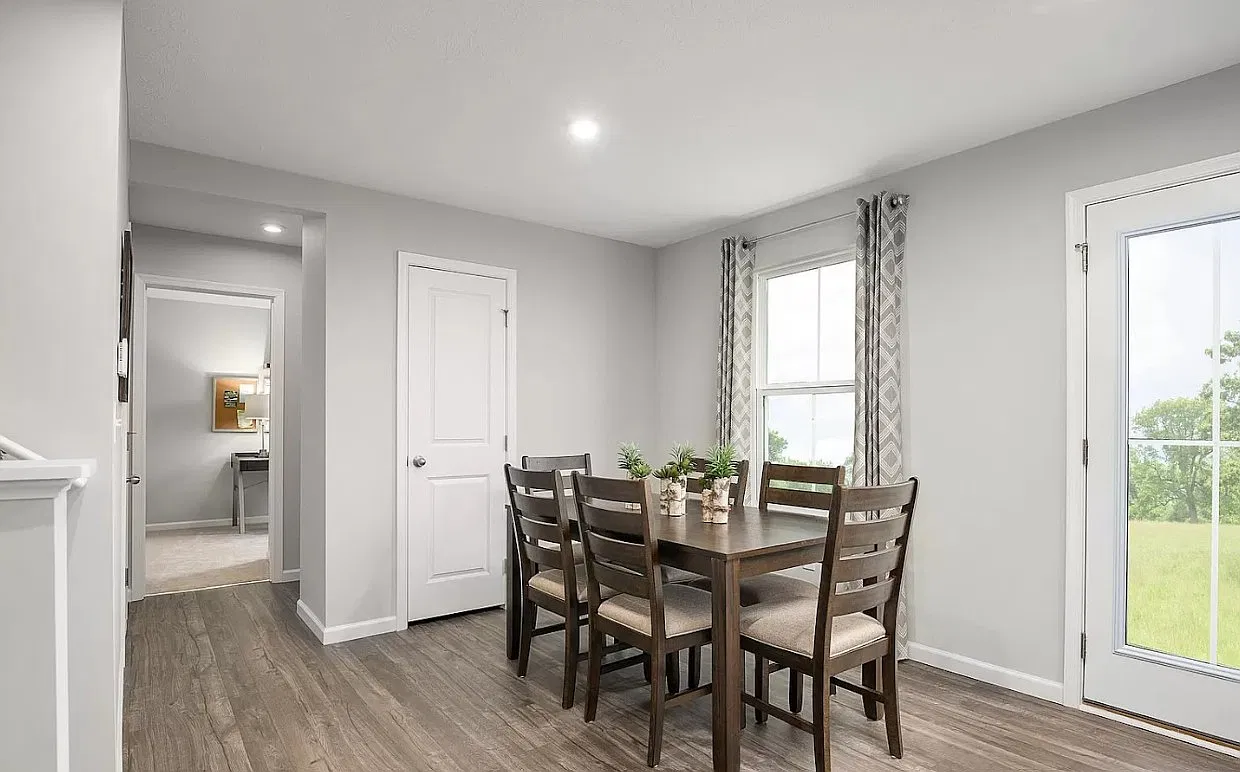 4 bed, 2000 sqft, $2,295 — Photo 3