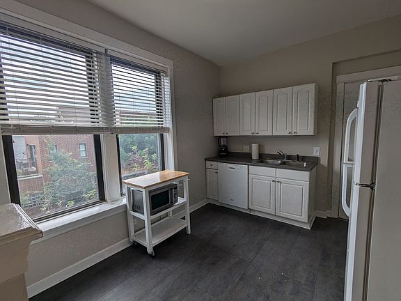 3rd image of 2108 N Winchester Ave #3