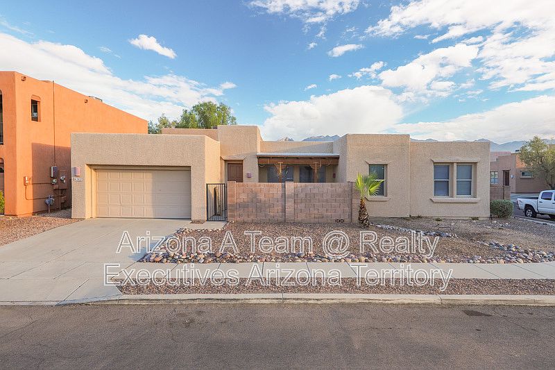 1st image of 2927 N Cardell Cir