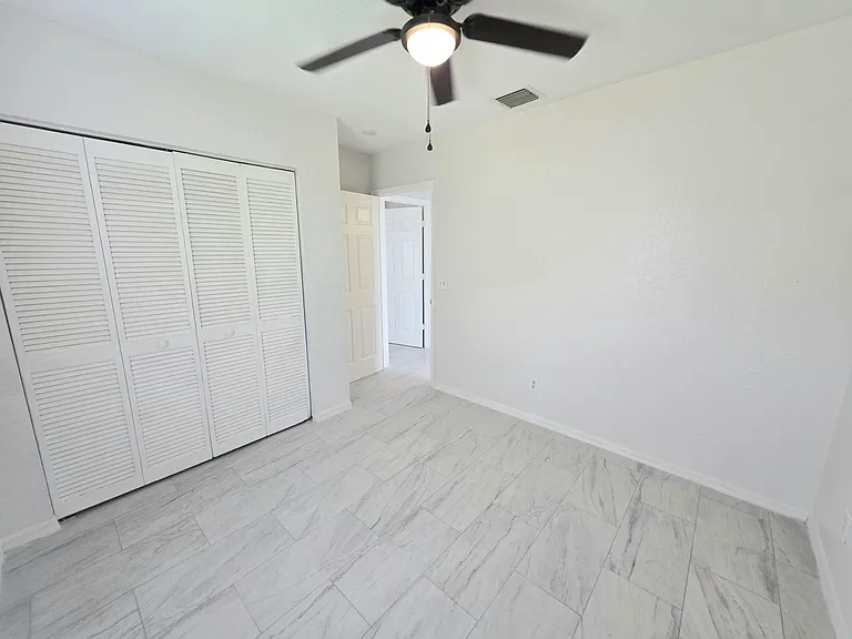 569 E Ridge Cir N — Photo 16