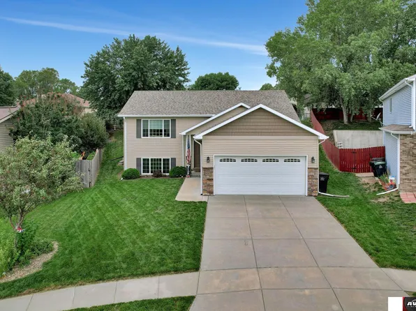 5017 NW Pemberly Ln, Lincoln, NE 68521