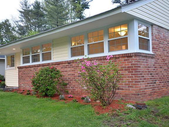 3rd image of 10003 Parkwood Dr