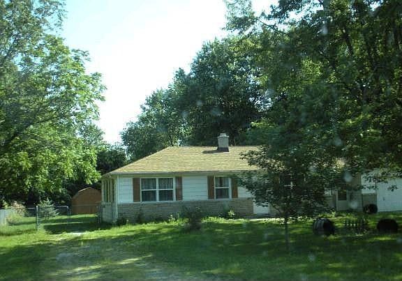 2nd image of 2416 Chateau St