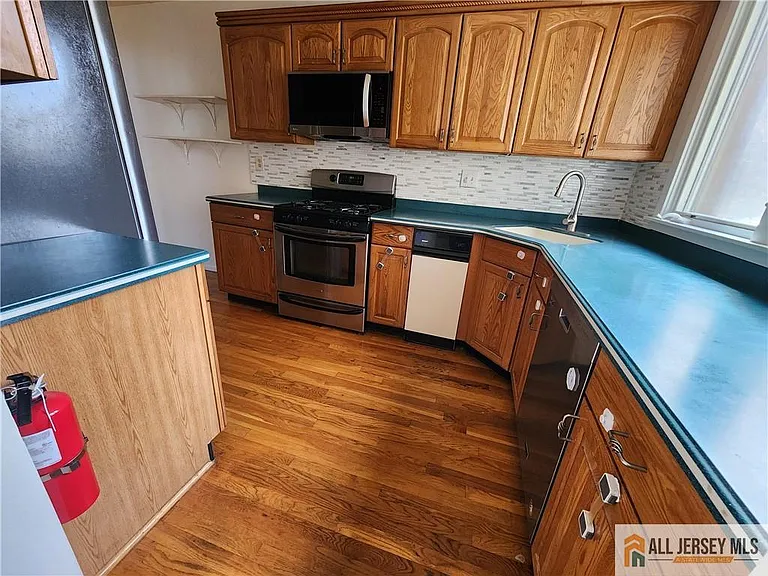 254 Sayre Dr — Photo 12