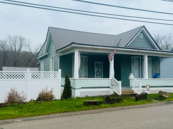 304 Pike St, Barrackville, WV 26559