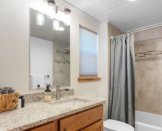 4th image of 570 2nd St