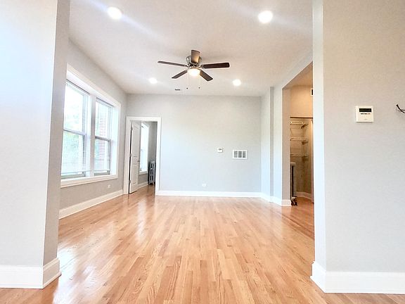 3rd image of 4415-4425 N Hazel St #3rd