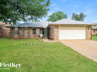 2012 Tanglewood Dr, Edmond, OK 73013