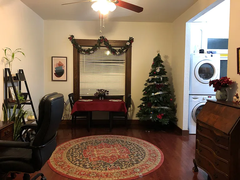 Dining Room (prev tenant image)
