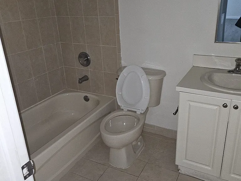 2730 NE 4th St #105 — Photo 14