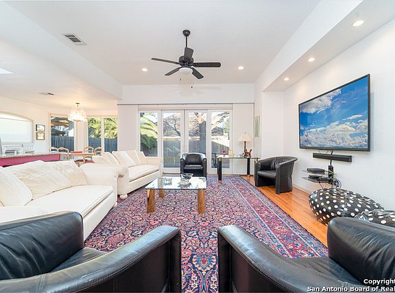 4th image of 69 Wolfeton Way