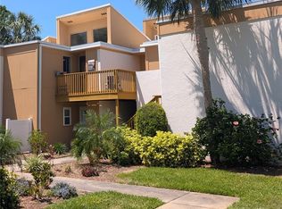 1051 S Highland St APT 5E, Mount Dora, FL 32757