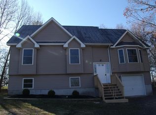 6208 Pinecrest Dr, East Stroudsburg, PA 18301