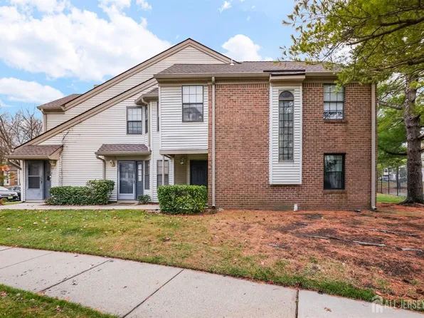 1806 Bayhead Dr, Parlin, NJ 08859