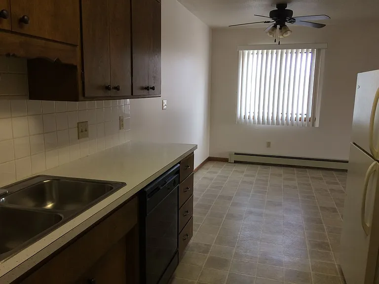 Cottonwood Apartments — Photo 22