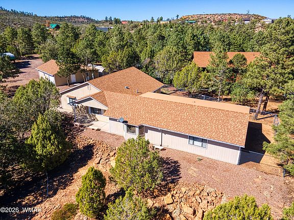 3rd image of 949 Geronimo Ln