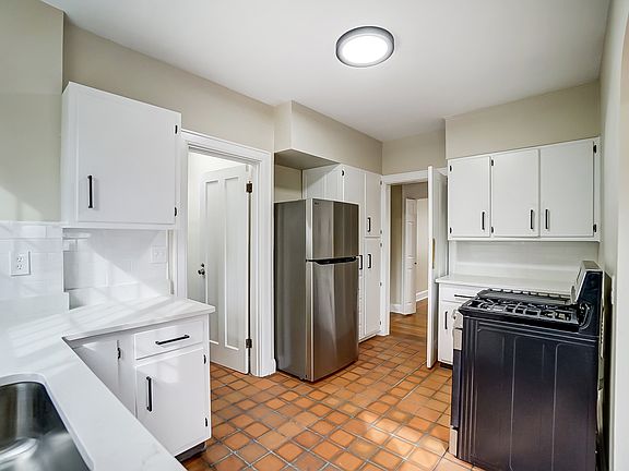 5th image of 1346 Herlin Pl #1