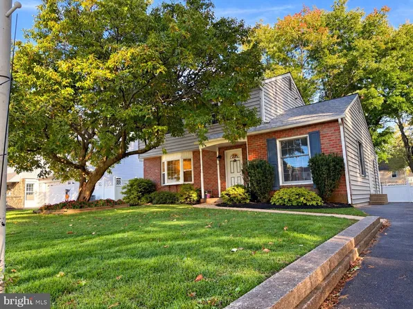 10 Cobblestone Ln, Aston, PA 19014