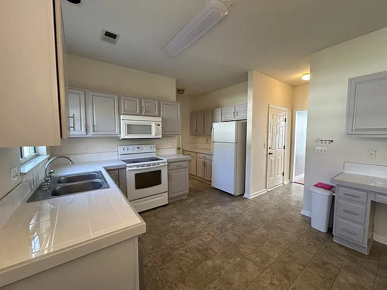 215 Spring Lake Dr — Photo 13