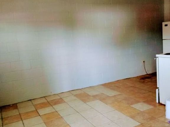 4th image of 102 E 2nd St APT 4
