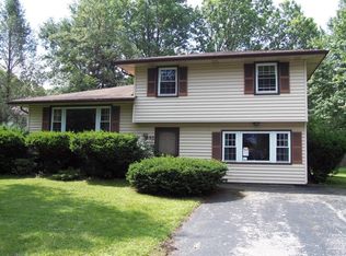 65 Country Gables Cir, Rochester, NY 14606