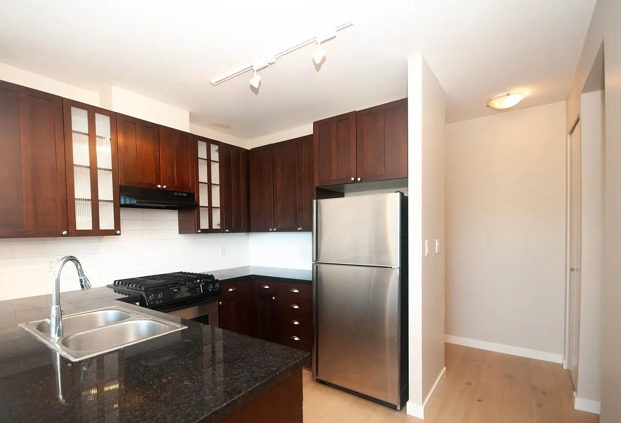 3 bed, 1161 sqft, $4,250 — Photo 2