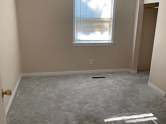 4th image of 808 Swinton St