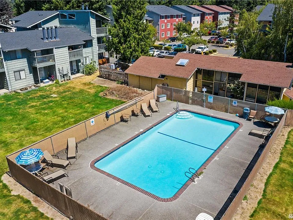 Seasonal swimming pool