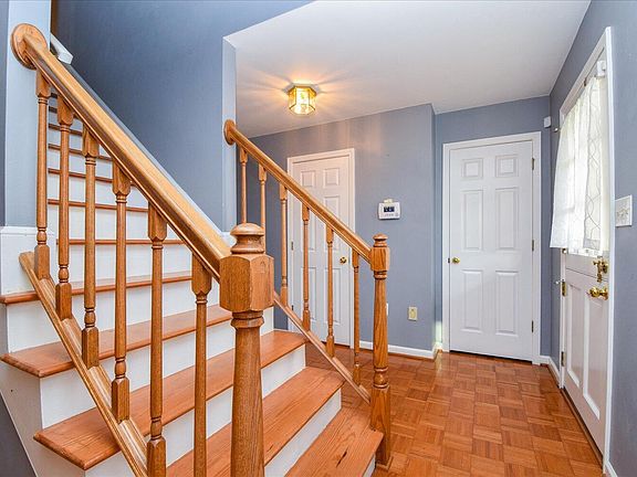 5th image of 620 Duxbury Ln