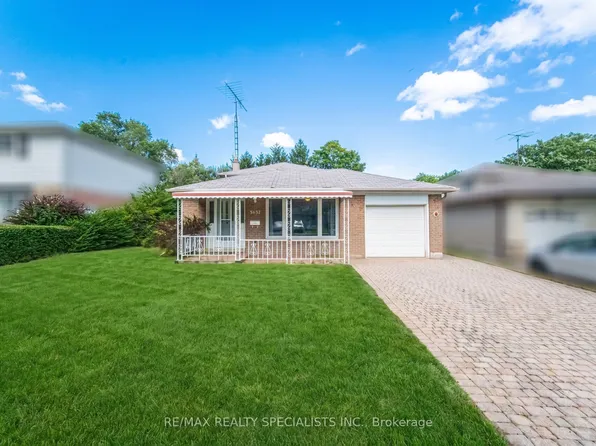 3637 Chiplow Rd, Mississauga, ON L4X 2R1
