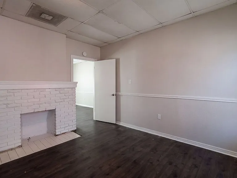 1443 W Kirby Pl — Photo 4