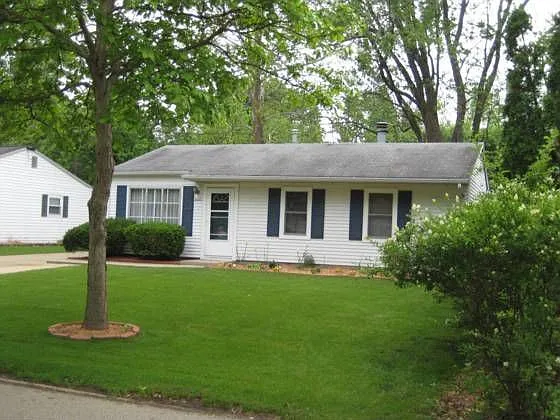2207 Southwood Dr photo 1