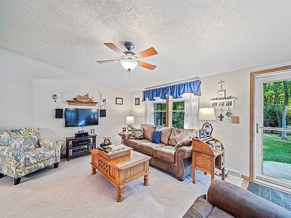 3rd image of 9814 Smith St