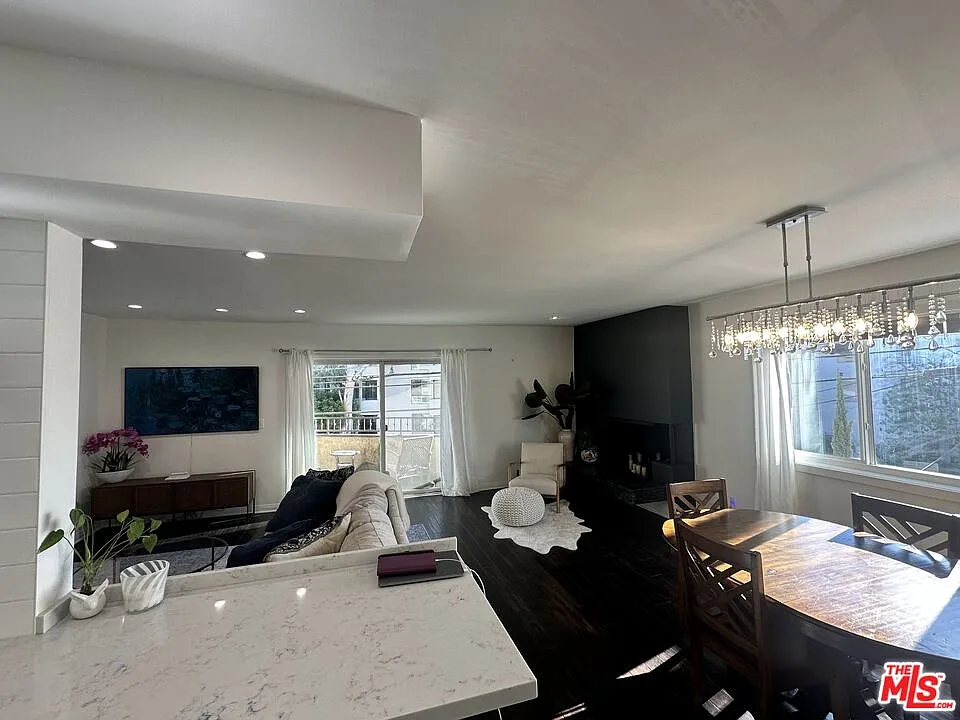 Building Photo - 451 S Barrington Ave #202