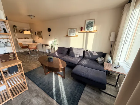 12011 32nd Ave NE APT 6, Seattle, WA 98125