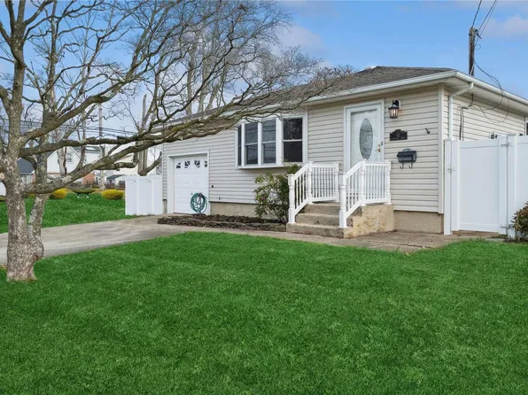 43 Lafayette Road, West Babylon, NY 11704