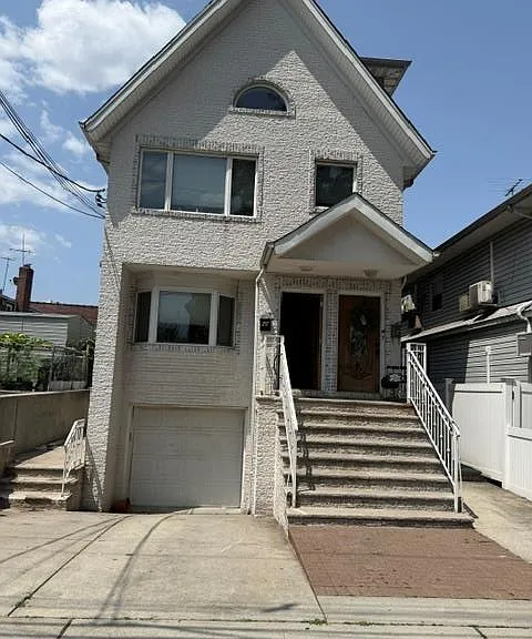 6140 173rd St — Photo 1