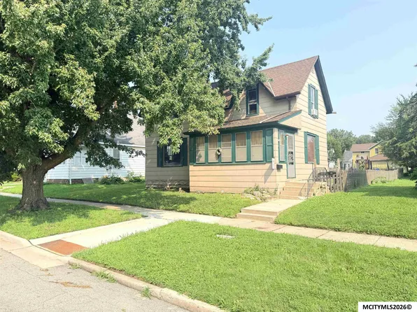 526 6th St SE, Mason City, IA 50401