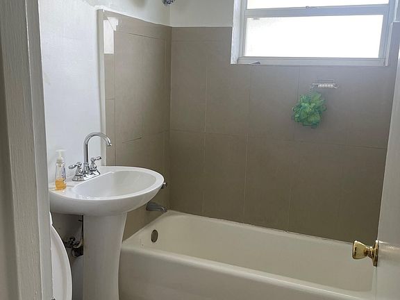 4th image of 1585 NE 27th Ct