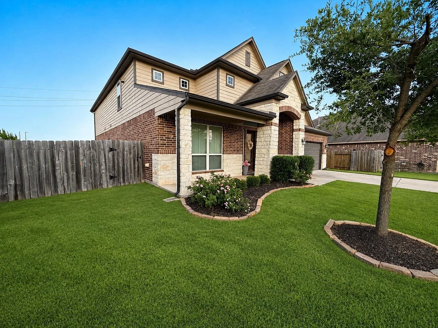 4 bed, 2.5 bath, 3547 sqft, $3,500 — Photo 1