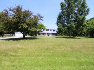 S41W27122 Oak Grove Ln, Waukesha, WI 53189