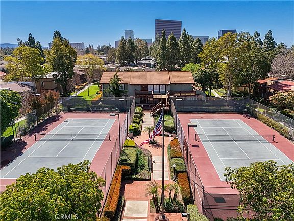 3rd image of 1040 W Macarthur Blvd APT 21
