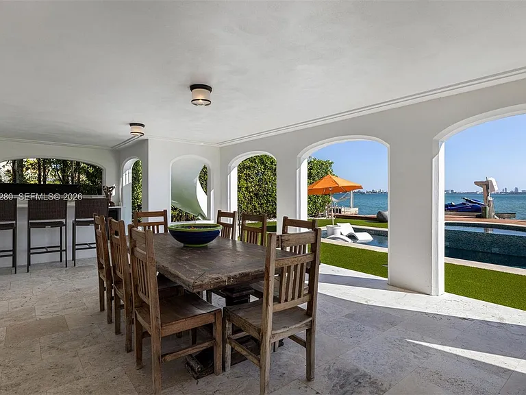 1460 S Treasure Dr — Photo 37