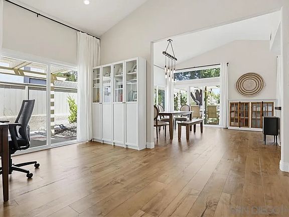 5th image of 15264 Avenida Rorras